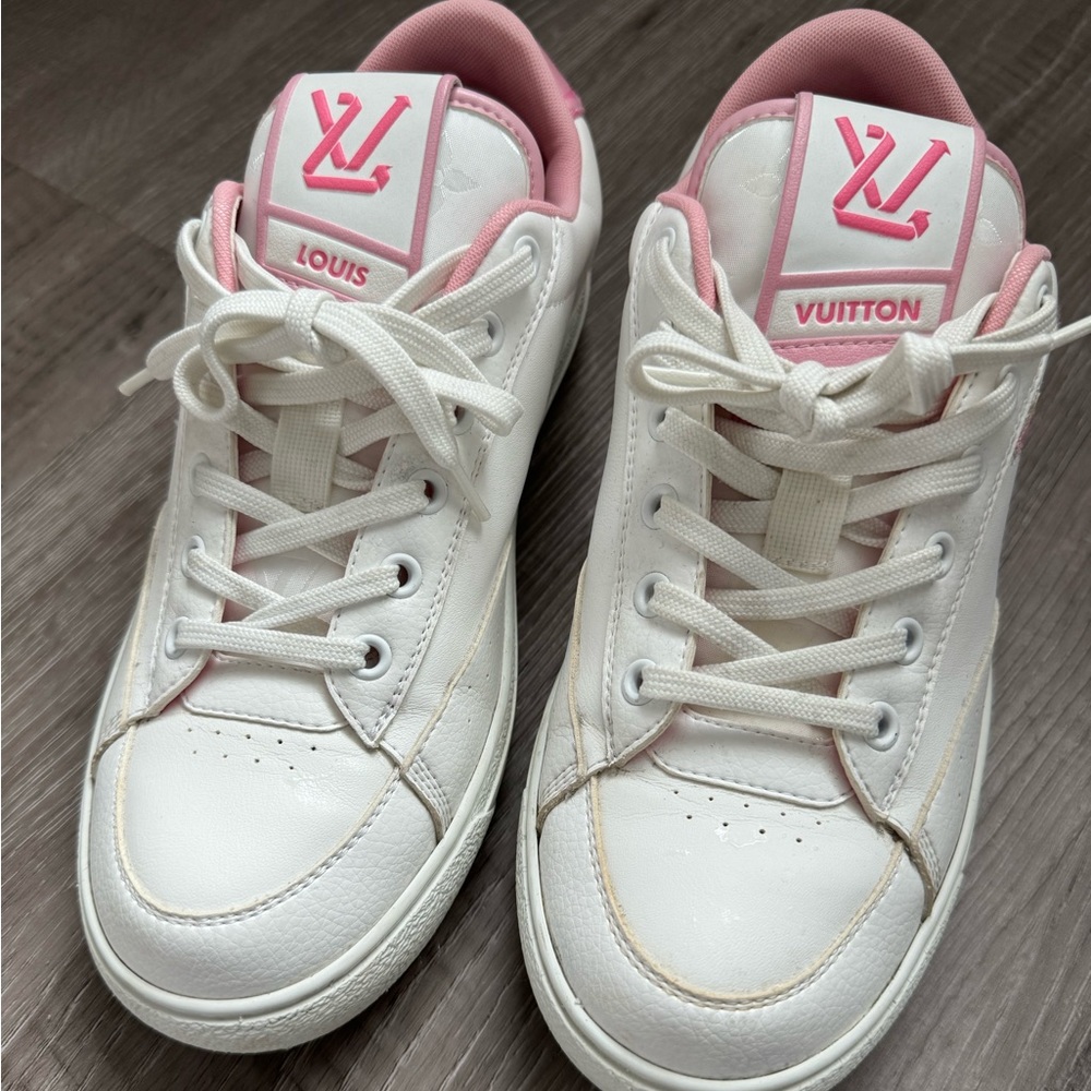 Louis Vuitton women’s sneakers. Used but in very good conditio. Charlie sneakers